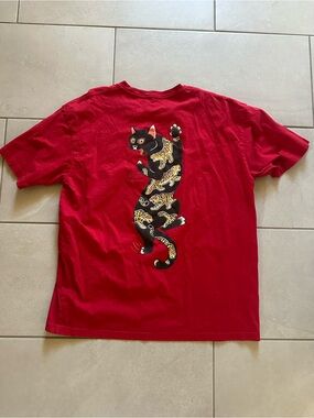 Cat Graphic Red Pet T-Shirt – Unbranded